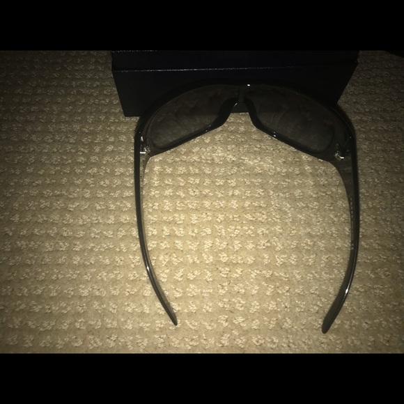 prada sunglasses - Picture 6 of 7